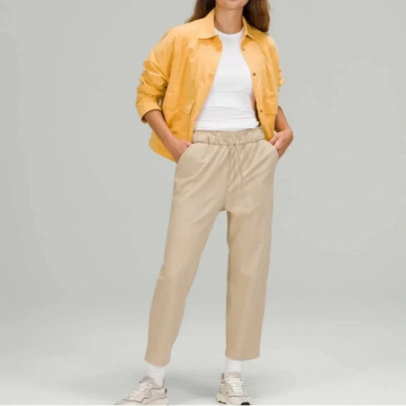 Lululemon 12 Stretch High Rise Crop 23" in Trench Tan